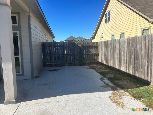 Building Photo - 1127 Kiskadee Branch Dr