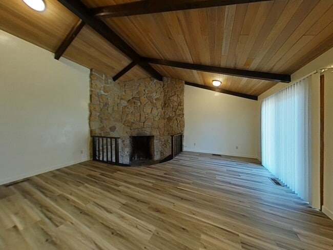 Building Photo - Charming 4 Bedroom House ~ Albany