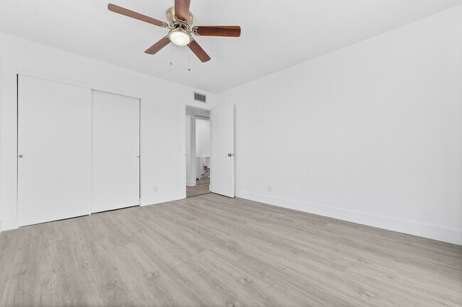 Building Photo - 511 Flanders K