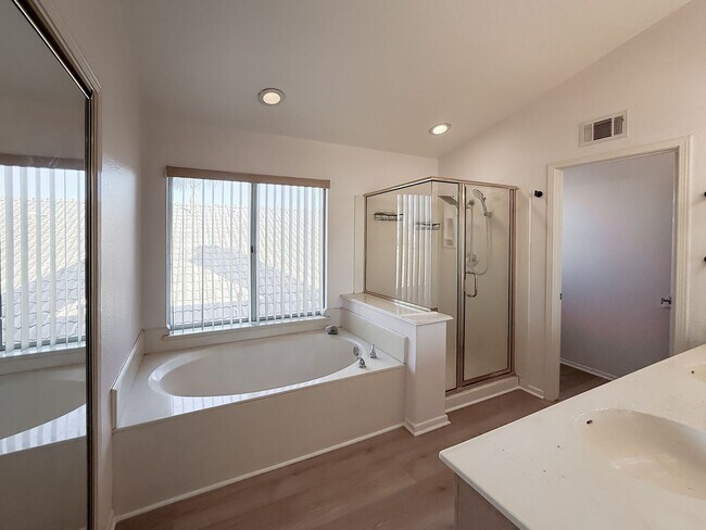 Building Photo - 40041 Zamura Ct