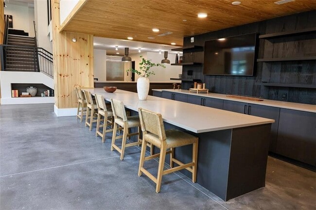 Building Photo - 1330 Fairmont Ave NW