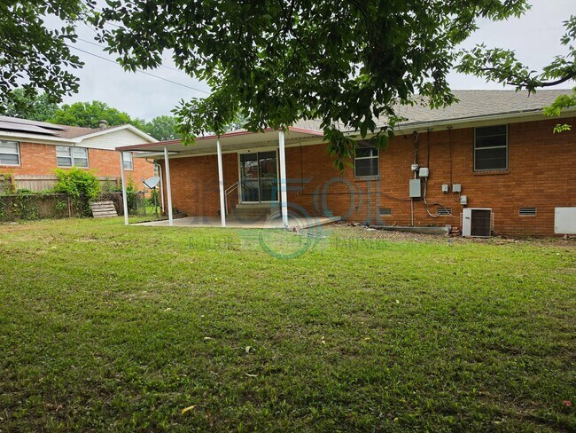 Building Photo - 6601 Blue Bird Dr