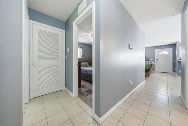 Building Photo - 1306 E Church St