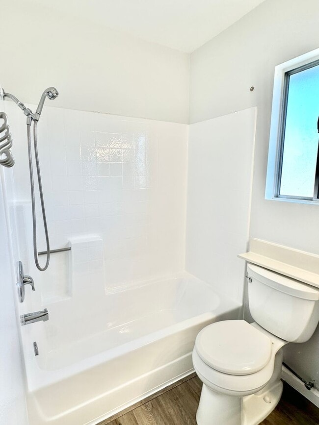 Building Photo - Beautiful Two-Story Home, Guajome Park, Community Pool, San Luis Rey Hiking/Biking Path, Lovely C...