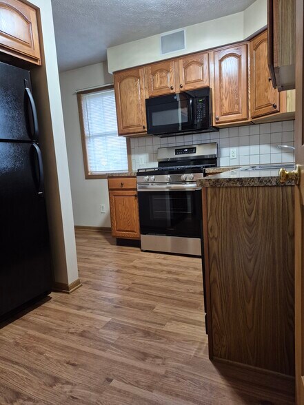 Building Photo - 1600 Tanner Ave SW