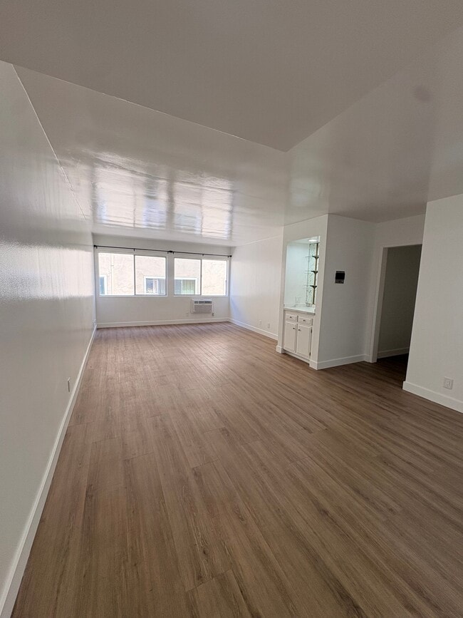 Building Photo - 1825 N Gramercy Pl