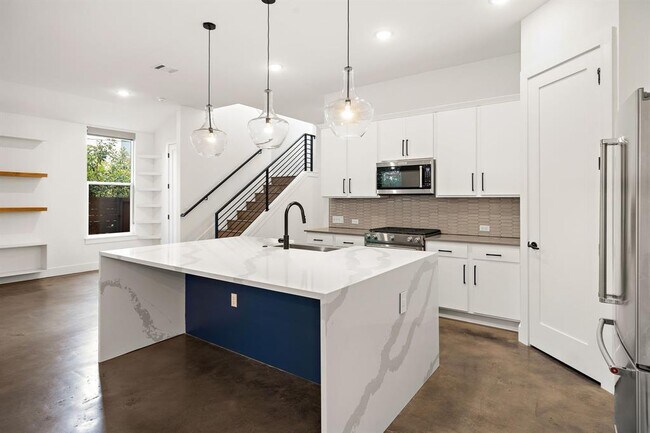 Building Photo - 4602 Mt Vernon Dr