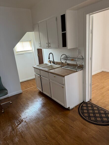 Building Photo - 2352 Poland St