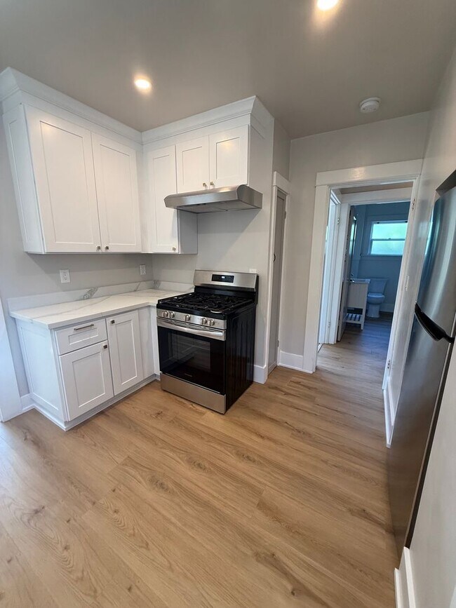 Building Photo - 2 bedroom/ 1 bathroom Home for Rent in Santa Rosa