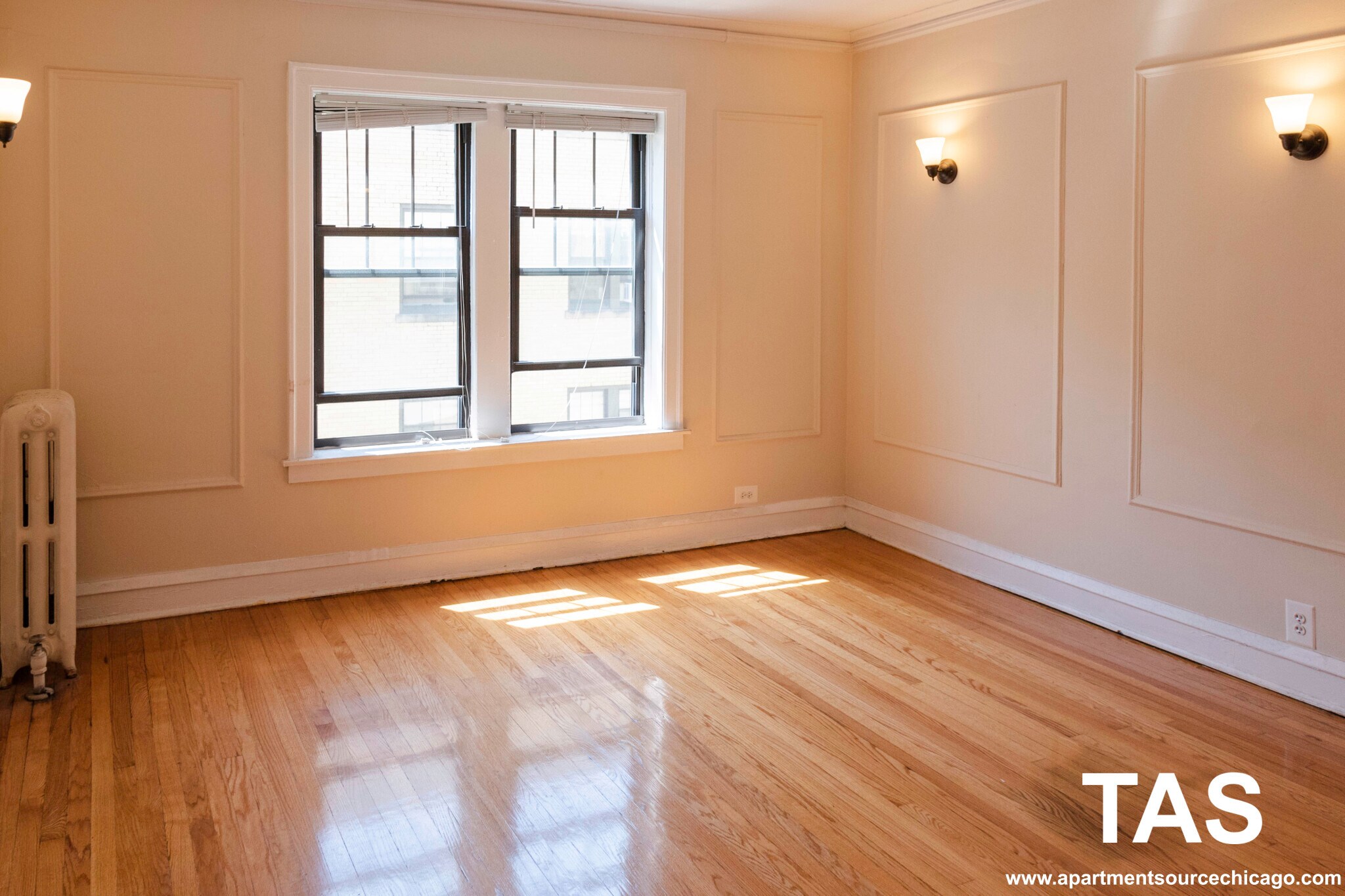 Building Photo - 1948 W Wilson Ave