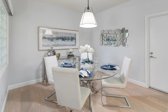 Building Photo - Newly Renovated Unit in Prime Location