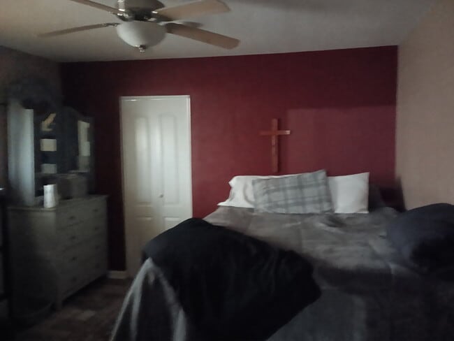 Building Photo - 905 Thomas Ave