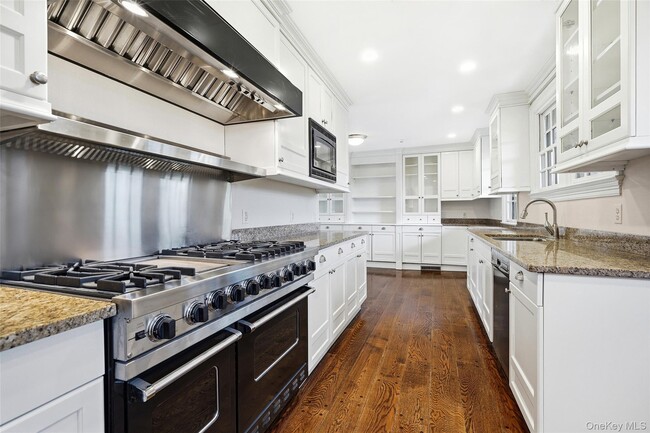 Building Photo - 6 Club Rd