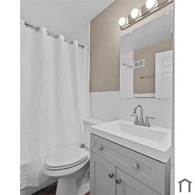 Building Photo - "Charming Updated  3 Bed, 1 Bath Home in B...