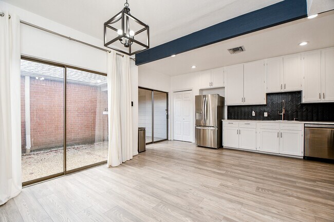 Building Photo - 2626 Bering Dr