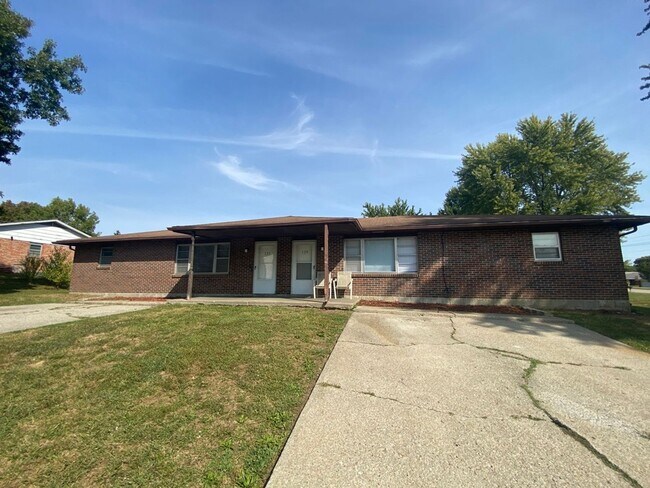 Building Photo - 131 Maple Grove Way