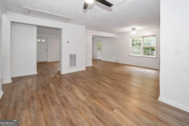 Building Photo - 209 N Lee St