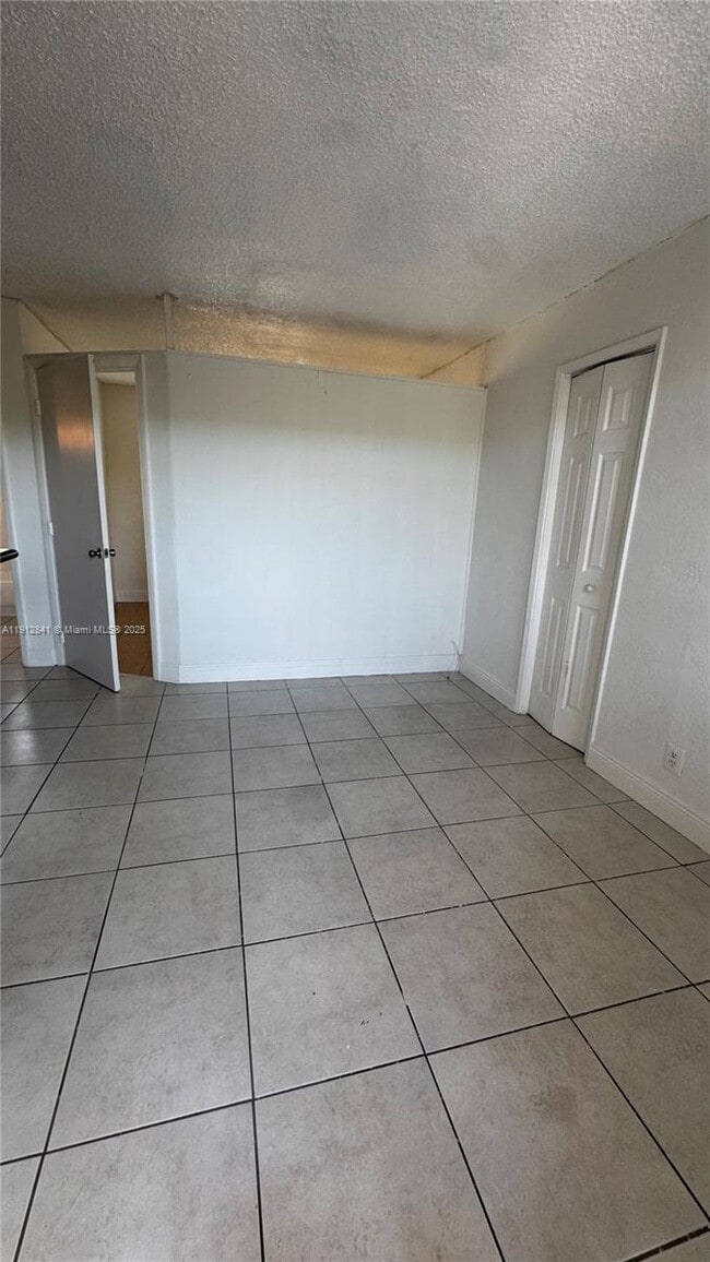 Building Photo - 4081 N Dixie Hwy