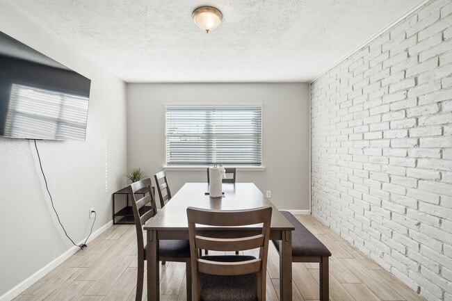 Building Photo - 9907 Towne Tower Ln