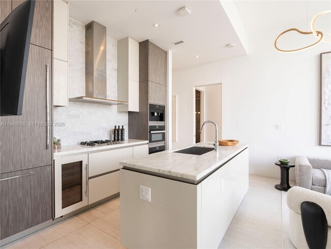 Building Photo - 2669 S Bayshore Dr