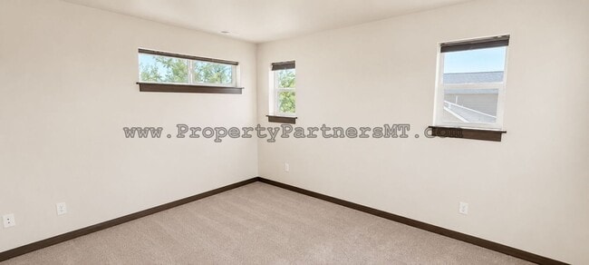 Building Photo - 3 Bed 2.5 Bath Upscale Condo