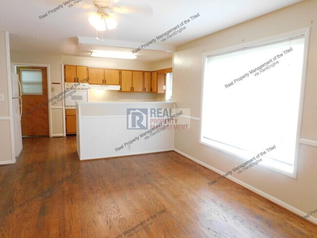 Building Photo - 604 Pineburr Rd