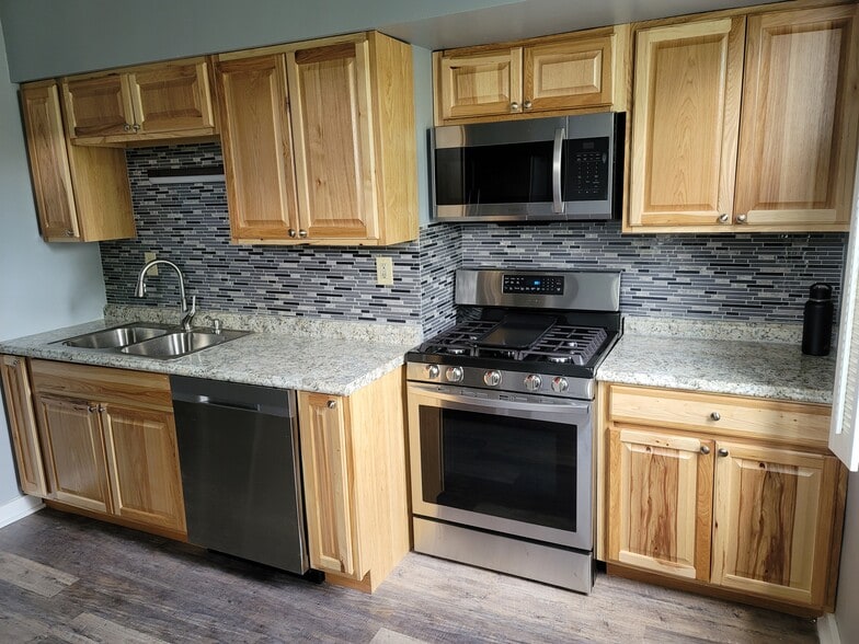 Kitchen - 3932 Howley St