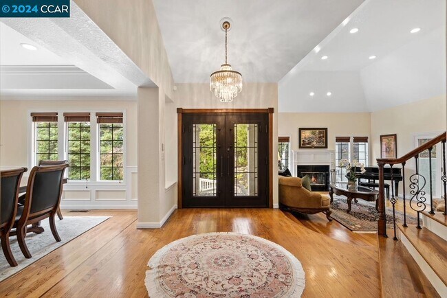 Building Photo - 3040 Stonegate Dr