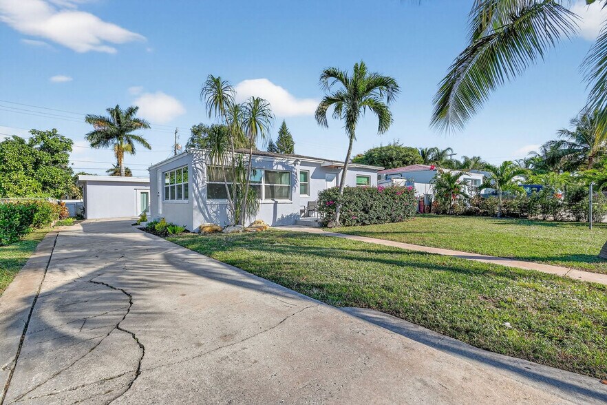 Building Photo - 823 Avenida Hermosa