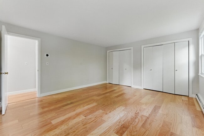 Building Photo - 121 Indian Meadow Dr
