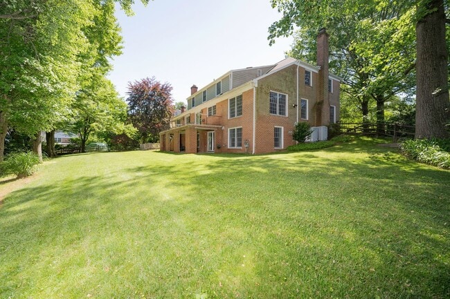 Building Photo - Luxurious Spacious and Bright , Gorgeous Potomac 6BR/4.5BA/2GAR Home - In Sought After Copenhaver