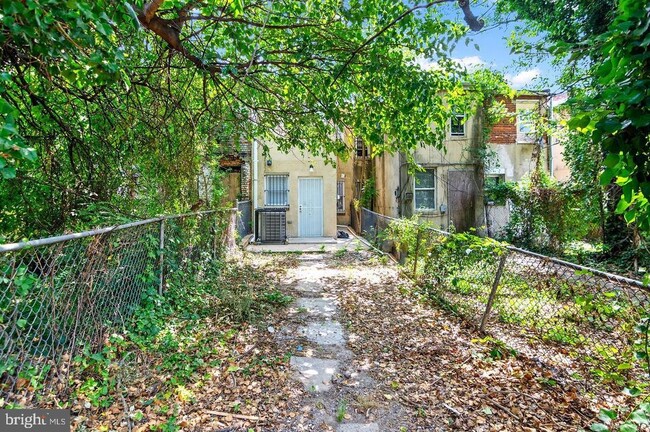 Building Photo - 1346 N Carey St