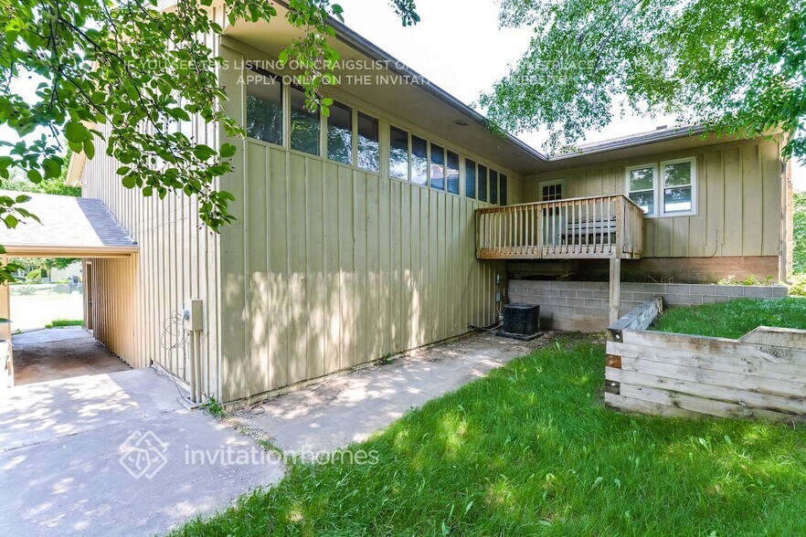 Building Photo - 2000 Westview Dr