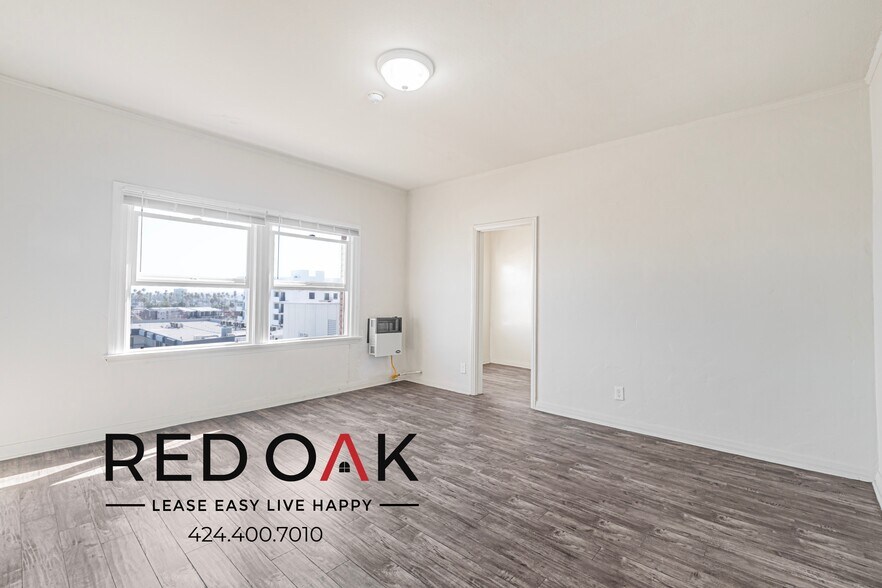 Building Photo - 746 S Coronado St