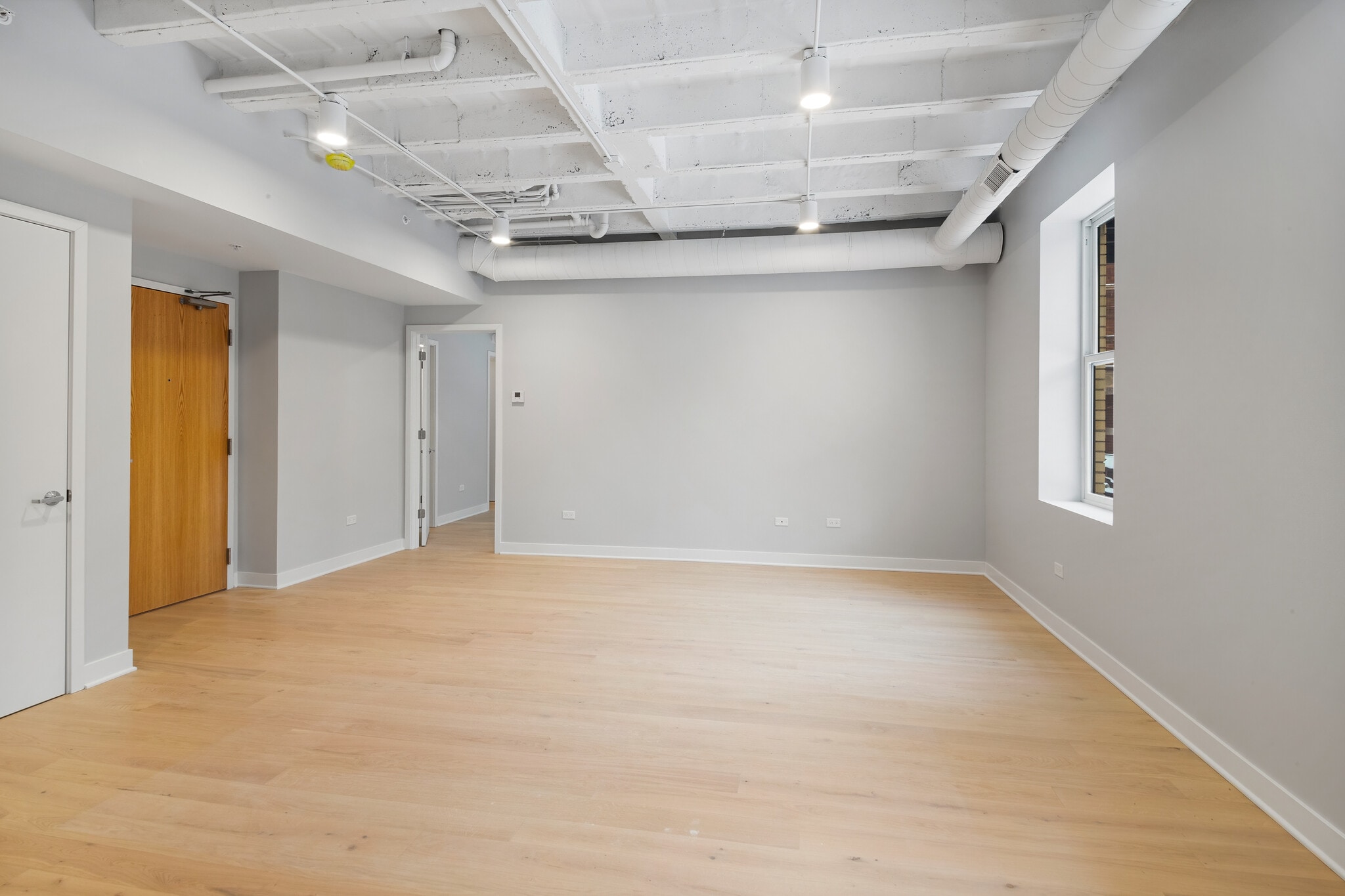 Building Photo - 4637 N Ashland Ave