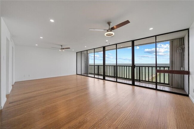 Building Photo - 4334 Ocean Dr