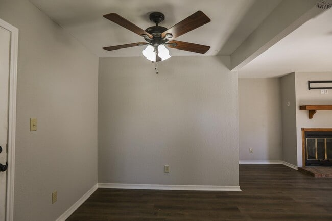 Building Photo - 5403 Hooper Dr