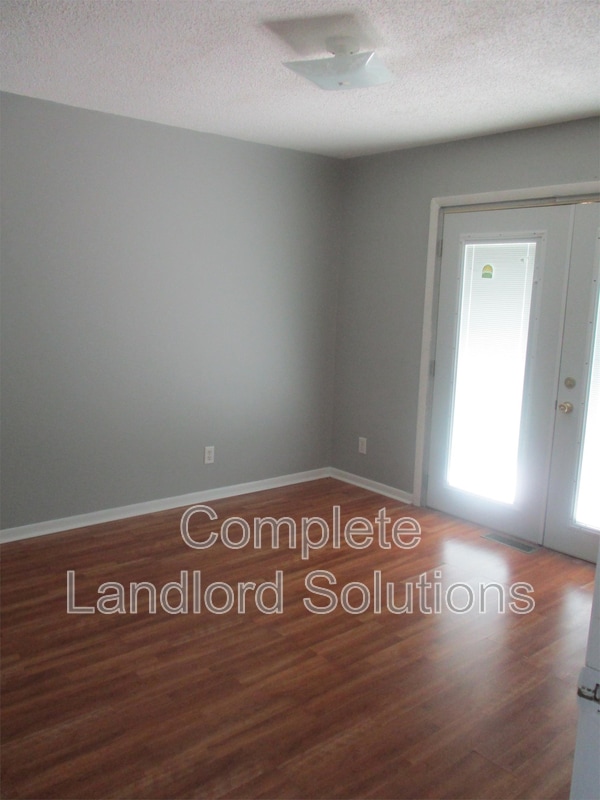 Building Photo - 5921/5923 East Braddock Avenue - 5923