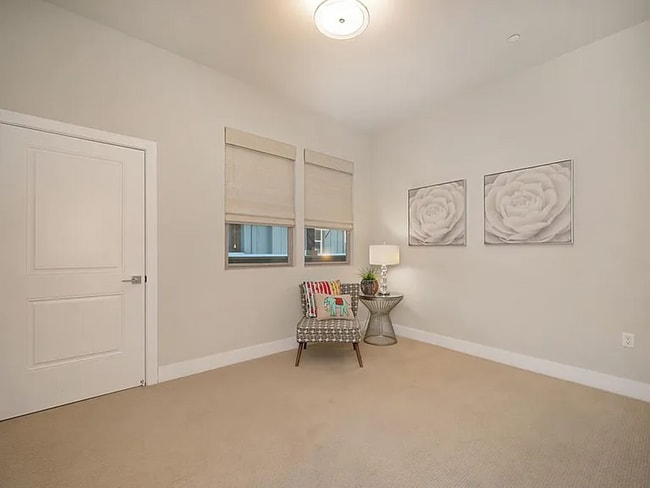 Building Photo - Premier 2/2 Condo in The Cannery