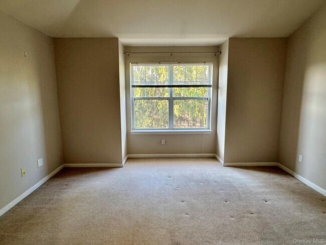 Building Photo - 25 Fairways Dr