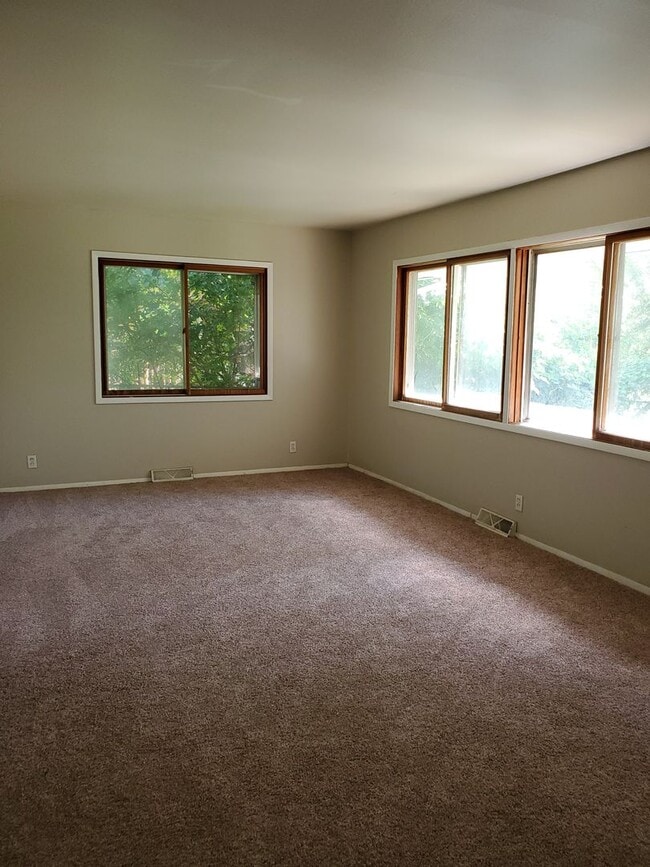 Building Photo - 3 bedroom 1 bath house in Davenport