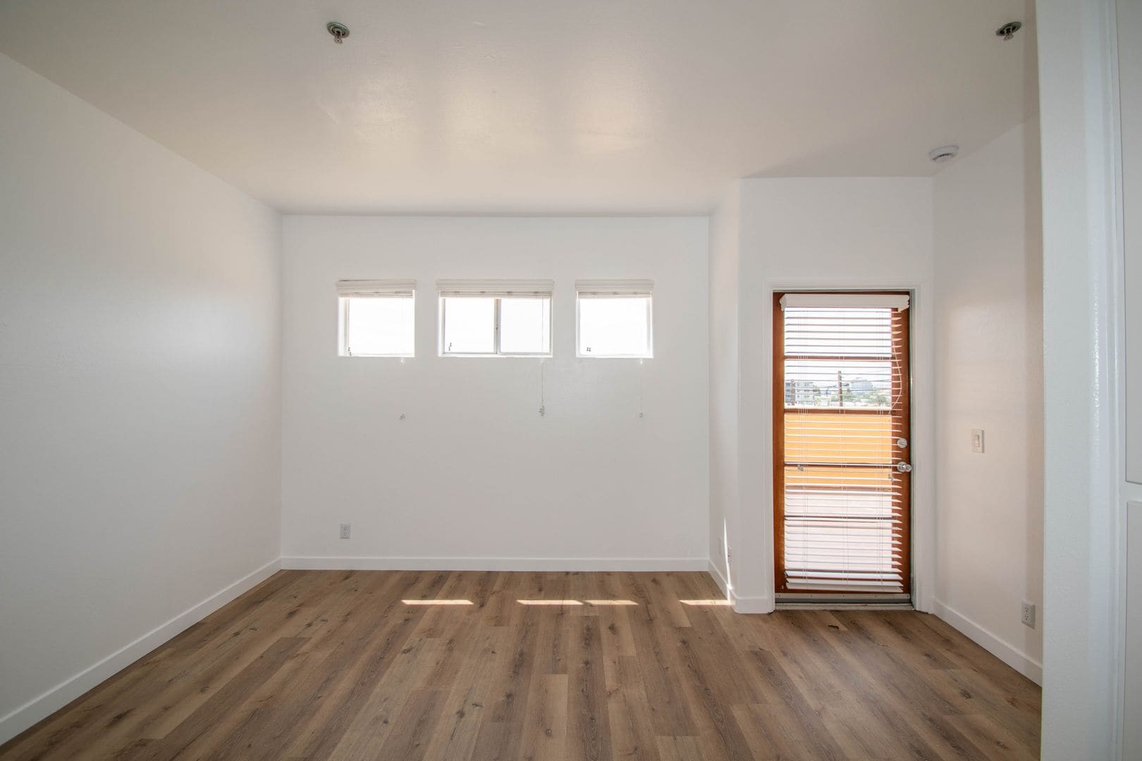 Building Photo - 425 N Alvarado St