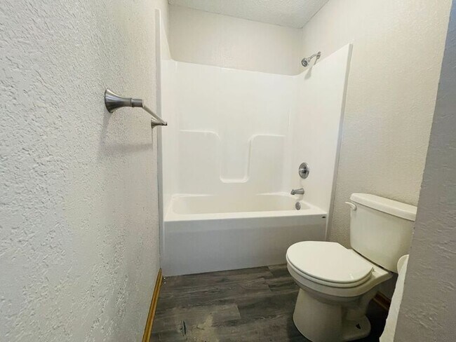 Building Photo - 1405 Neil Ln