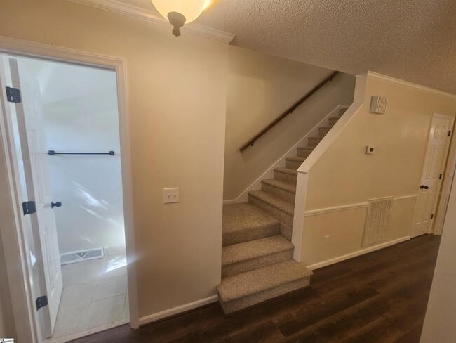 Building Photo - 103 Sunningdale Ct