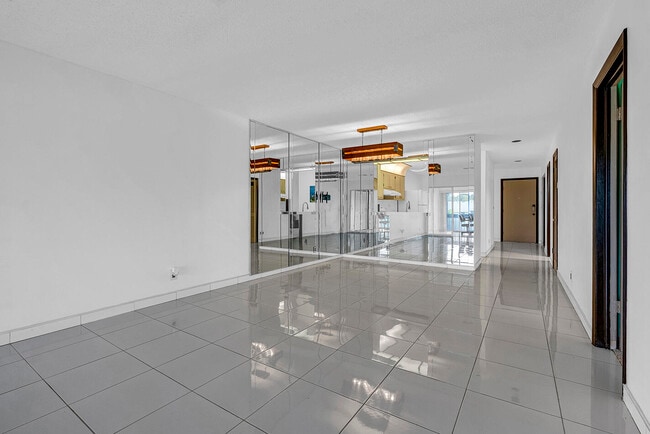 Building Photo - 13761 Via Aurora