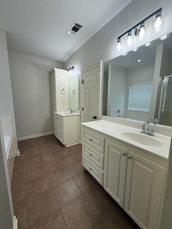 Building Photo - 3BD 2BA House on Nicholson Lakes Subdivision
