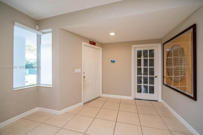 Building Photo - 9520 E Broadview Dr