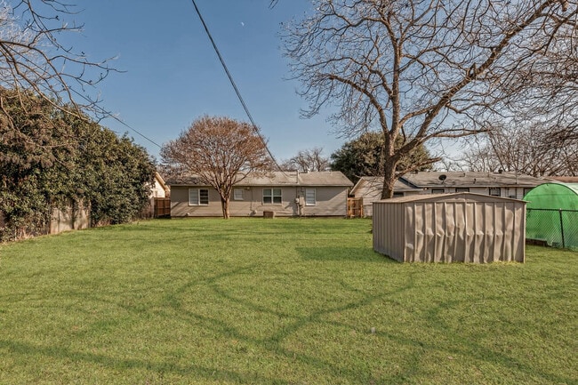 Building Photo - 1910 S 47th St