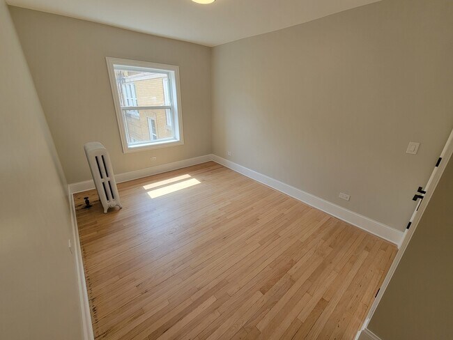 Building Photo - 6418 N Richmond St