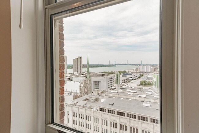 Building Photo - 525 W Lafayette Blvd